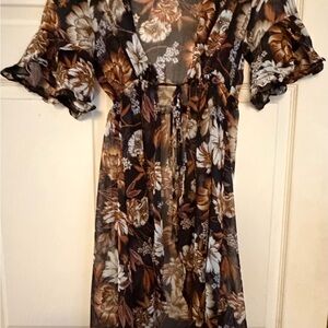 Chic Floral Maxi Dress in Brown and Cream